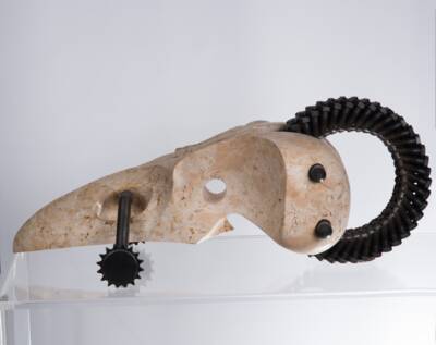 Michael Königer, Vogel-Dragster, 2017, Auerkalk, 80 x 36 x 33 cm